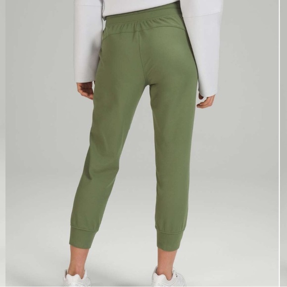 Lululemon High-Rise Jogger Crop - Picture 5 of 12